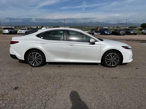 Wind Chill Pearl 2026 Toyota Camry XLE