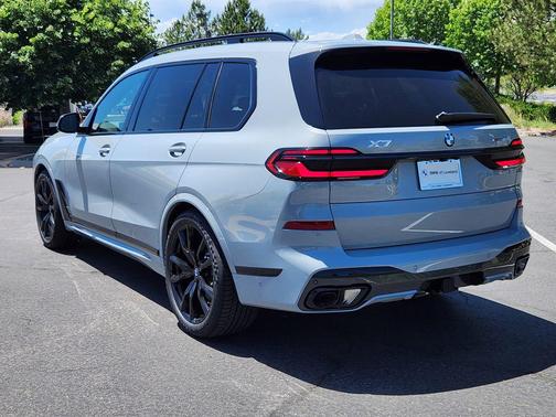 Brooklyn Grey Metallic 2027 BMW X7 xDrive40i