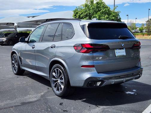 Skyscraper Grey Metallic 2026 BMW X5 xDrive40i