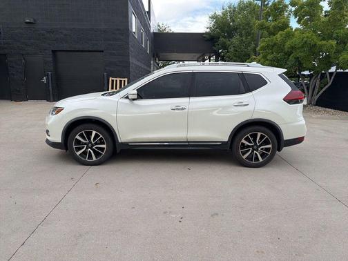 Pearl White 2018 Nissan Rogue SL