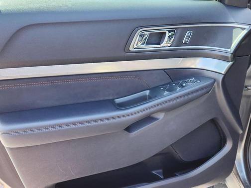 Magnetic Metallic 2019 Ford Explorer XLT