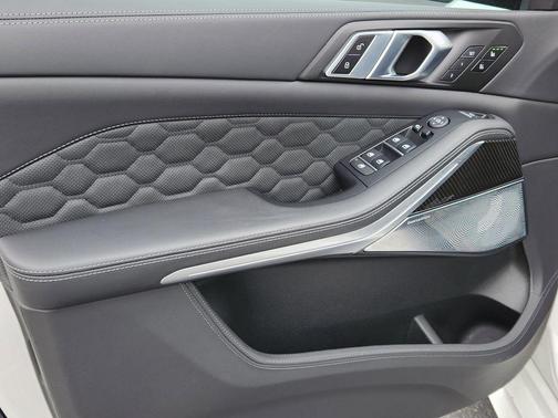 Mineral White Metallic 2025 BMW X5 M Base