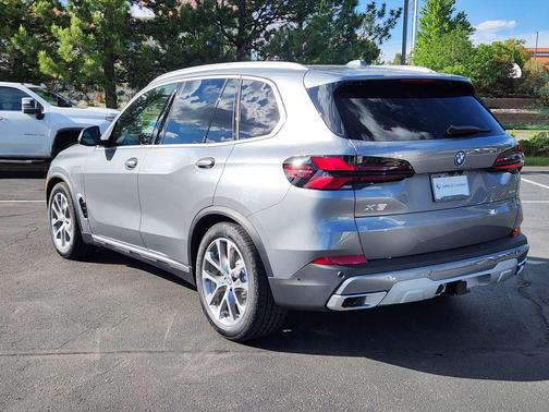 Skyscraper Grey Metallic 2026 BMW X5 PHEV xDrive50e