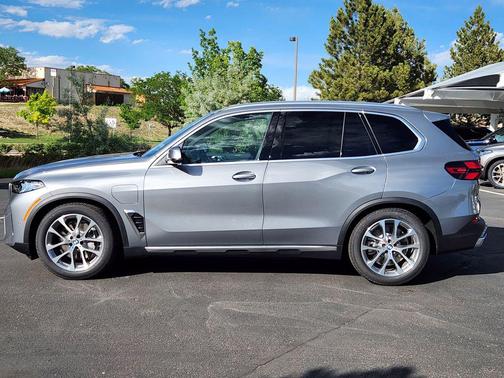 Skyscraper Grey Metallic 2026 BMW X5 PHEV xDrive50e