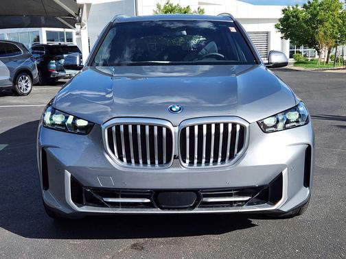 Skyscraper Grey Metallic 2026 BMW X5 PHEV xDrive50e