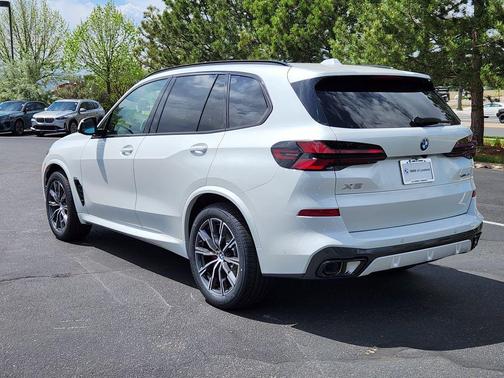 Mineral White Metallic 2026 BMW X5 xDrive40i