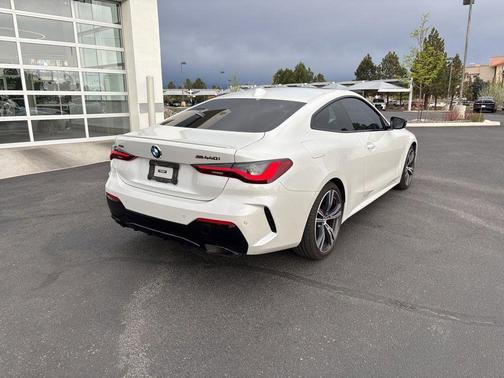 Mineral White Metallic 2022 BMW M440 i xDrive