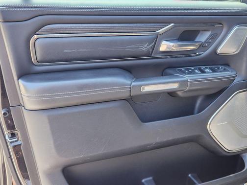 Diamond Black Crystal Pearlcoat 2019 RAM 1500 Limited