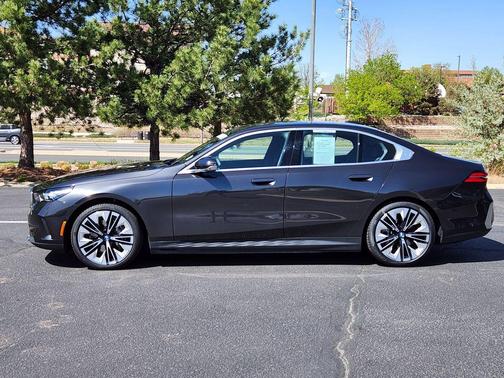 Dark Graphite Metallic 2025 BMW i5 eDrive40