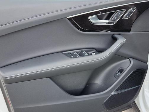 2025 Audi Q7 55 Prestige