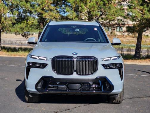 Brooklyn Grey Metallic 2027 BMW X7 xDrive40i