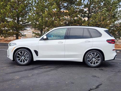Alpine White 2026 BMW X5 PHEV xDrive50e