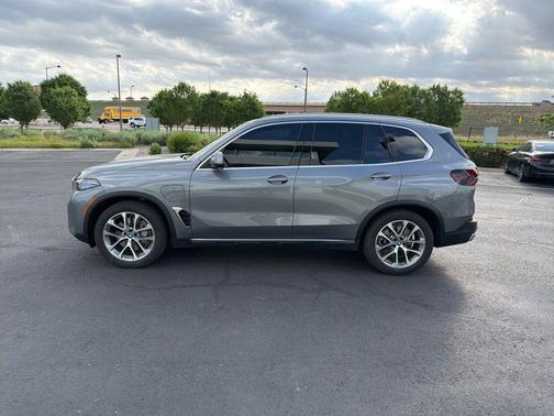 Skyscraper Grey Metallic 2025 BMW X5 PHEV xDrive50e