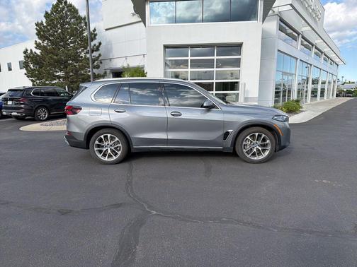 Skyscraper Grey Metallic 2025 BMW X5 PHEV xDrive50e