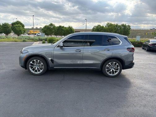 Skyscraper Grey Metallic 2025 BMW X5 PHEV xDrive50e