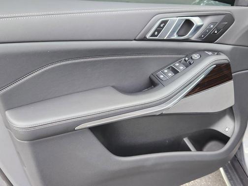 Skyscraper Grey Metallic 2025 BMW X5 PHEV xDrive50e