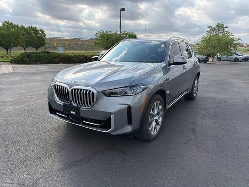 Skyscraper Grey Metallic 2025 BMW X5 PHEV xDrive50e