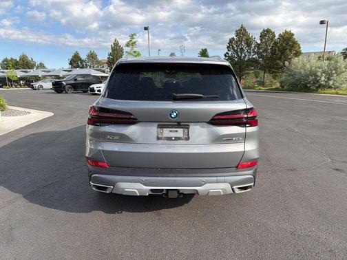 Skyscraper Grey Metallic 2025 BMW X5 PHEV xDrive50e