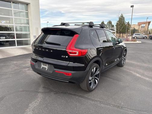 Onyx Black Metallic 2023 Volvo XC40 B5 Ultimate Dark Theme