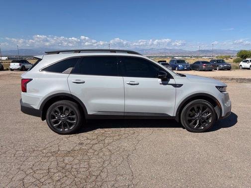 Wolf Gray 2023 Kia Sorento SX