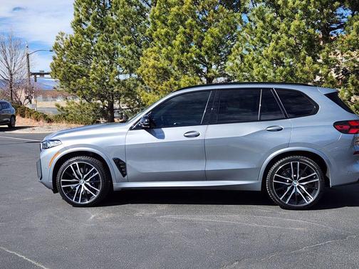 2024 BMW X5 M60i