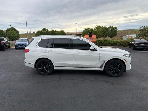 Alpine White 2022 BMW X7 xDrive40i