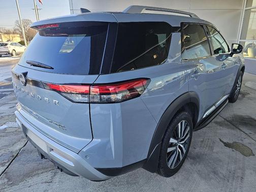 2022 Nissan Pathfinder Platinum 4WD