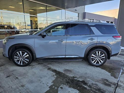 2022 Nissan Pathfinder Platinum 4WD