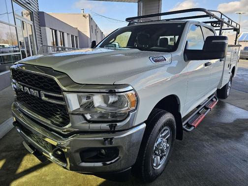 2023 RAM 2500 Tradesman Crew Cab 4x4 8' Box