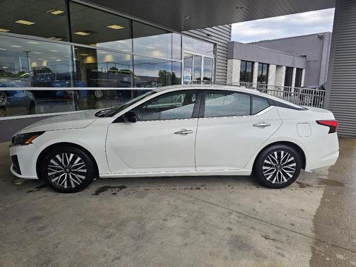Pearl White Tricoat 2024 Nissan Altima 2.5 SV