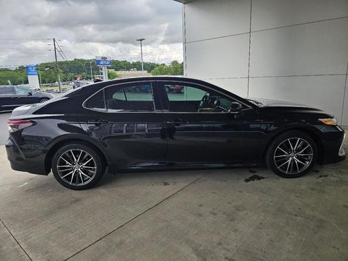 Midnight Black Metallic 2024 Toyota Camry XLE