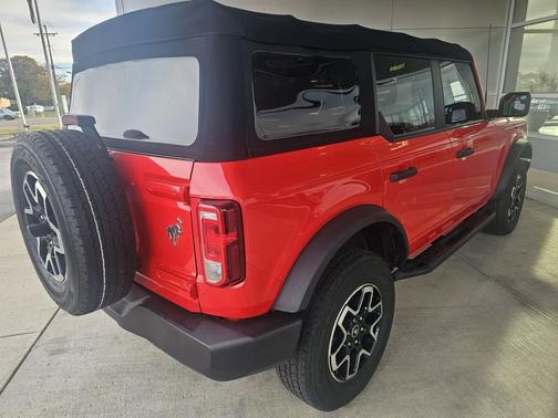 2023 Ford Bronco Base