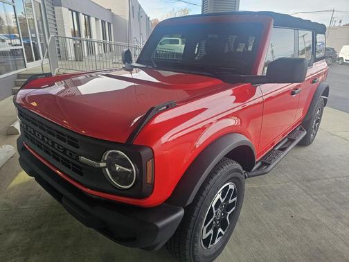 2023 Ford Bronco Base