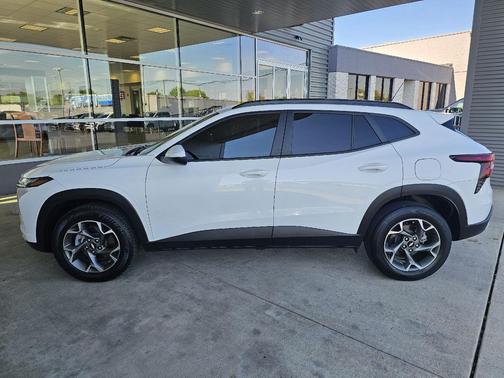 Summit White 2024 Chevrolet Trax LT