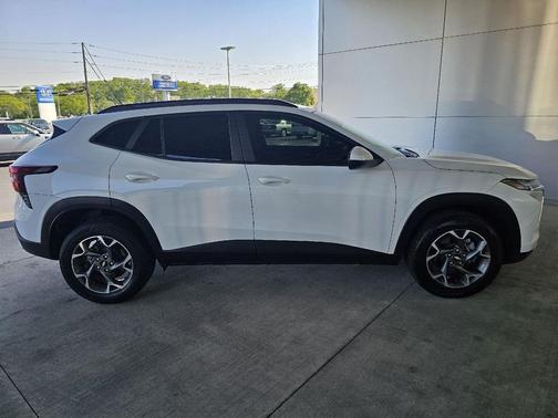 Summit White 2024 Chevrolet Trax LT