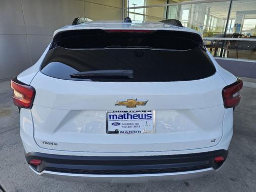 Summit White 2024 Chevrolet Trax LT