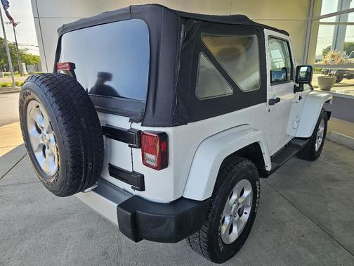 Bright White Clearcoat 2013 Jeep Wrangler Sahara