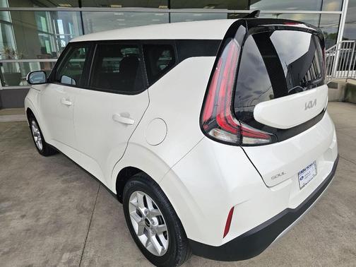 Snow White Pearl 2025 Kia Soul LX