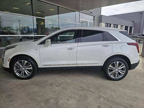 Crystal White Tricoat 2024 Cadillac XT5 Premium Luxury