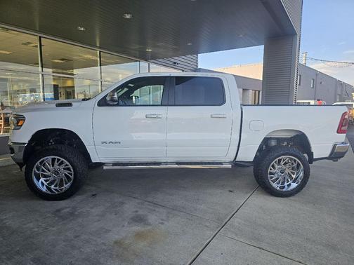 Bright White Clearcoat 2024 RAM 1500 Laramie
