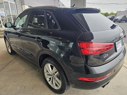 Brilliant Black 2018 Audi Q3 2.0T Premium
