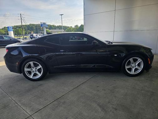 BLACK 2018 Chevrolet Camaro 1LT