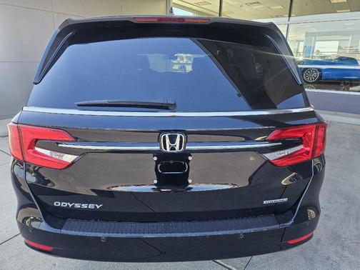 Crystal Black Pearl 2024 Honda Odyssey Touring