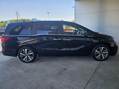 Crystal Black Pearl 2024 Honda Odyssey Touring