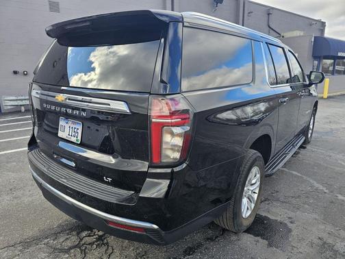 2023 Chevrolet Suburban LT