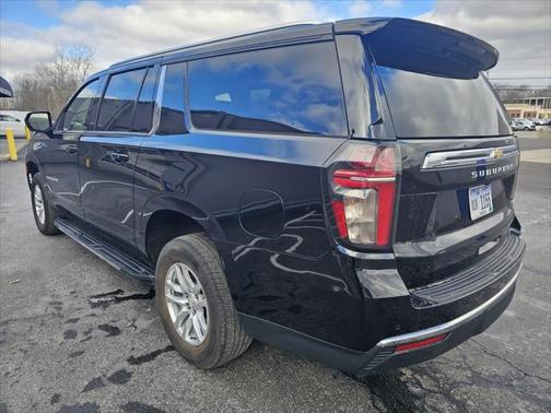 2023 Chevrolet Suburban LT