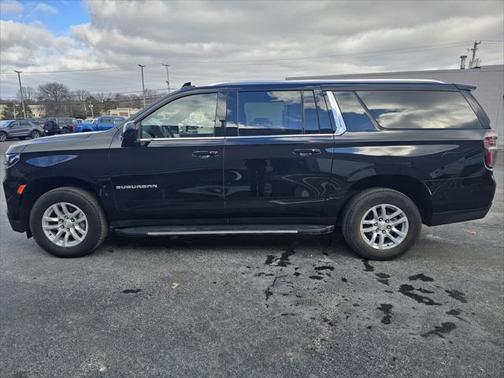 2023 Chevrolet Suburban LT