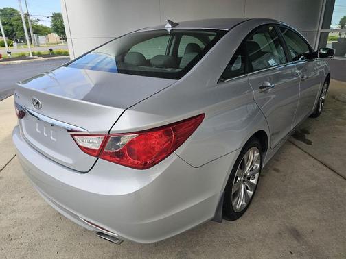 Radiant Silver 2013 Hyundai SONATA SE