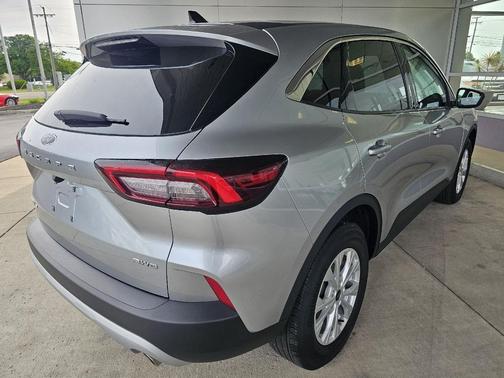 Iconic Silver Metallic 2023 Ford Escape Active