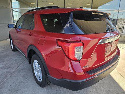 Rapid Red Metallic Tinted Clearcoat 2023 Ford Explorer XLT